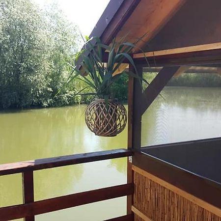 Pensiunea Insula Nada Apelor Maliuc Exterior foto